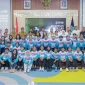 Wali Kota Tangerang Selatan Benyamin Davnie resmi melepas kontingen sepak bola putri. (Dok. Pemkot Tangsel)