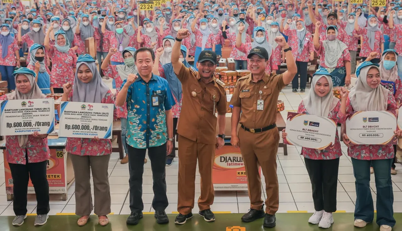 Gubernur Jawa Tengah, Ahmad Lutfi saat Bantuan Langsung Tunai Dana Bagi Hasil Cukai Hasil Tembakau 2026. (Dok. Pemprov Jateng)