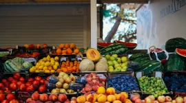 Aneka macam buah segar di lapak pedagang. (Foto: Pexels)