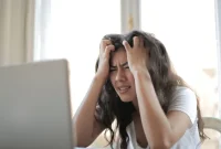 Ilustrasi burnout saat bekerja. (Foto: Pexels)