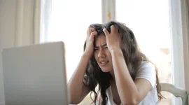 Ilustrasi burnout saat bekerja. (Foto: Pexels)