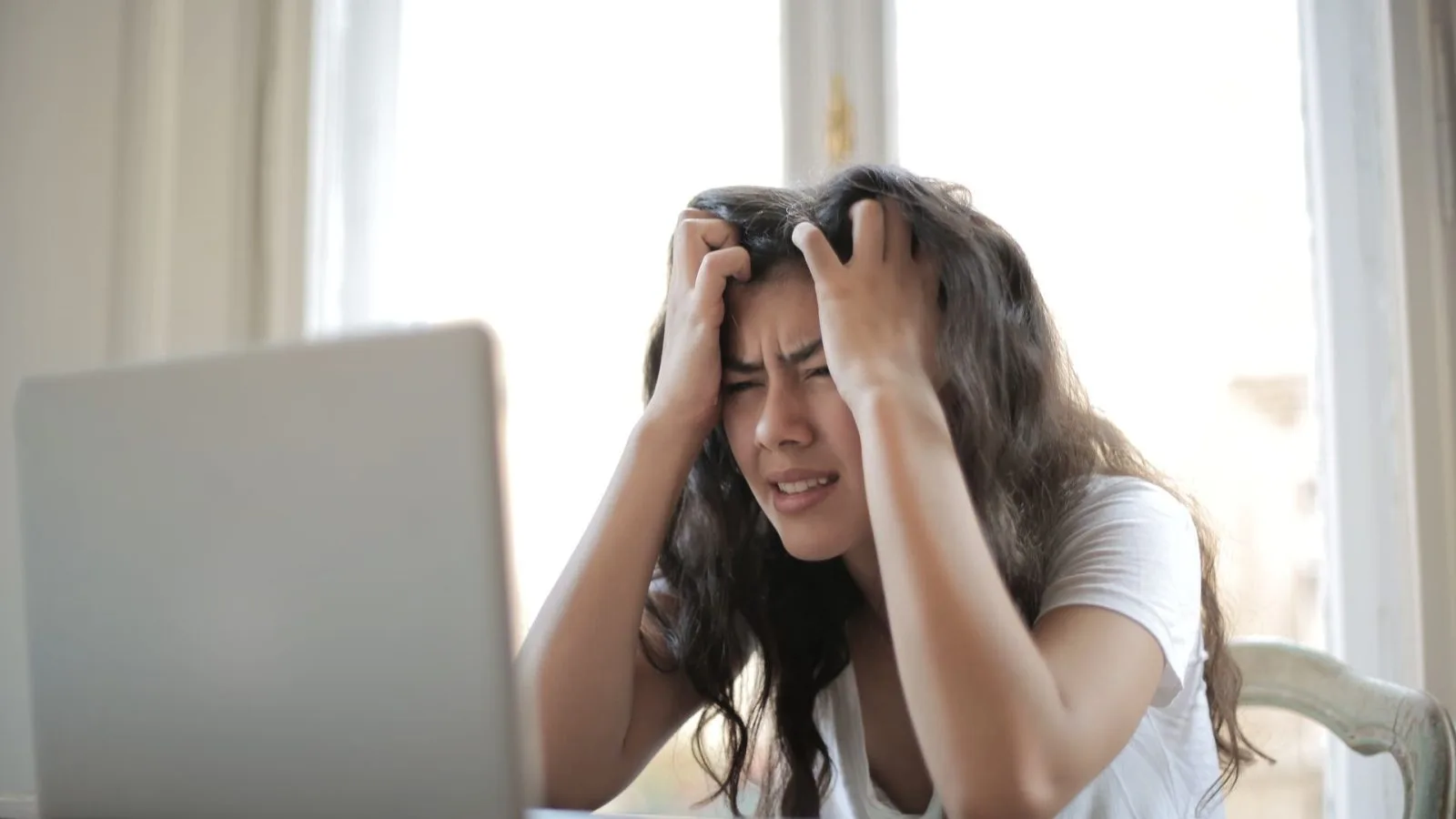Ilustrasi burnout saat bekerja. (Foto: Pexels)