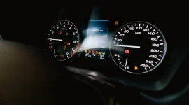 Ilustrasi Indikator Check Engine pada mobil. (Foto: Pexels)