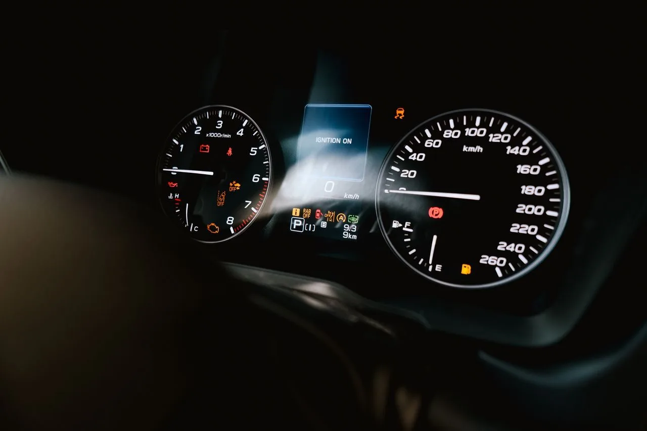 Ilustrasi Indikator Check Engine pada mobil. (Foto: Pexels)