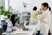 Ilustrasi aktivitas pekerja di kantor. (Foto: Pexels)