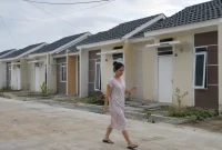 Ilustrasi deretan rumah sederhana di kawasan perumahan KPR subsidi pemerintah. (Satuteks.com)