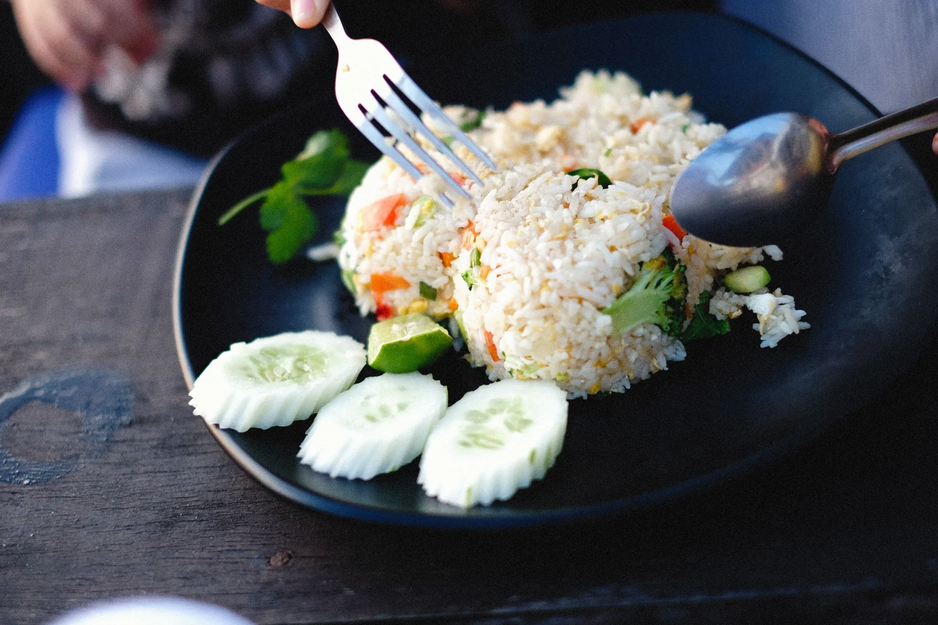 Ilustrasi makan nasi. (Foto: Pexels)