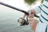 Ilustrasi seseorang sedang memancing ikan. (Foto: Pexels)