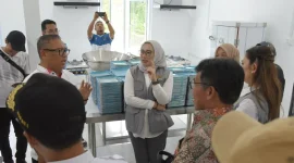 Wakil Ketua Komisi IX DPR RI Nihayatul Wafiroh, saat Kunjungan Kerja Komisi IX di SPPG Tanjung Hutan, Kabupaten Karimun, Kepulauan Riau, Rabu (8/7/2026). (Dok. DPR RI)