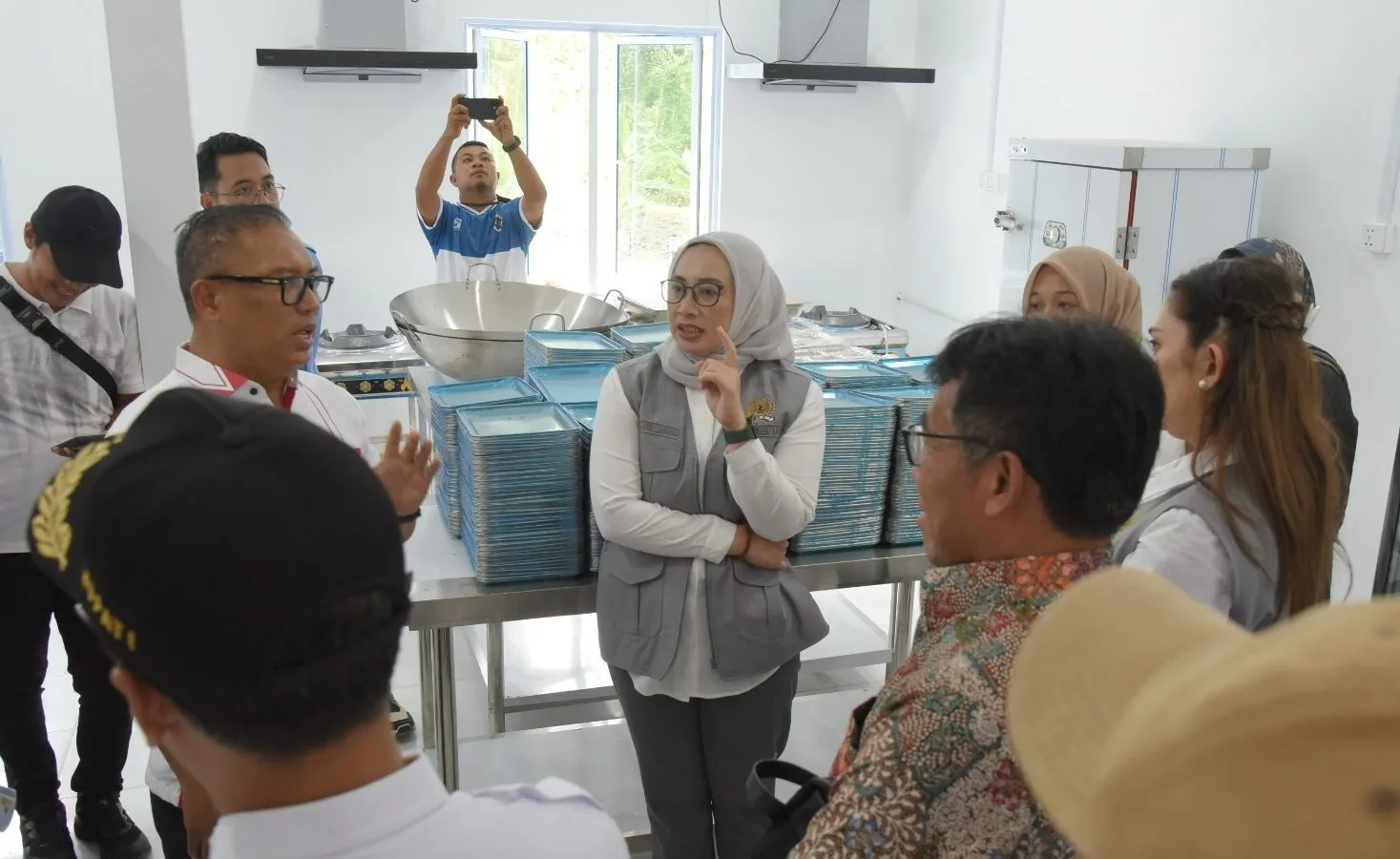 Wakil Ketua Komisi IX DPR RI Nihayatul Wafiroh, saat Kunjungan Kerja Komisi IX di SPPG Tanjung Hutan, Kabupaten Karimun, Kepulauan Riau, Rabu (8/7/2026). (Dok. DPR RI)