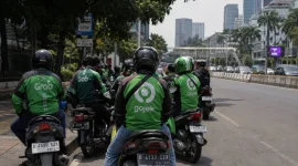 Sejumlah pengemudi ojek online atau ojol sedang menunggu penumpang di Jakarta. (AI)