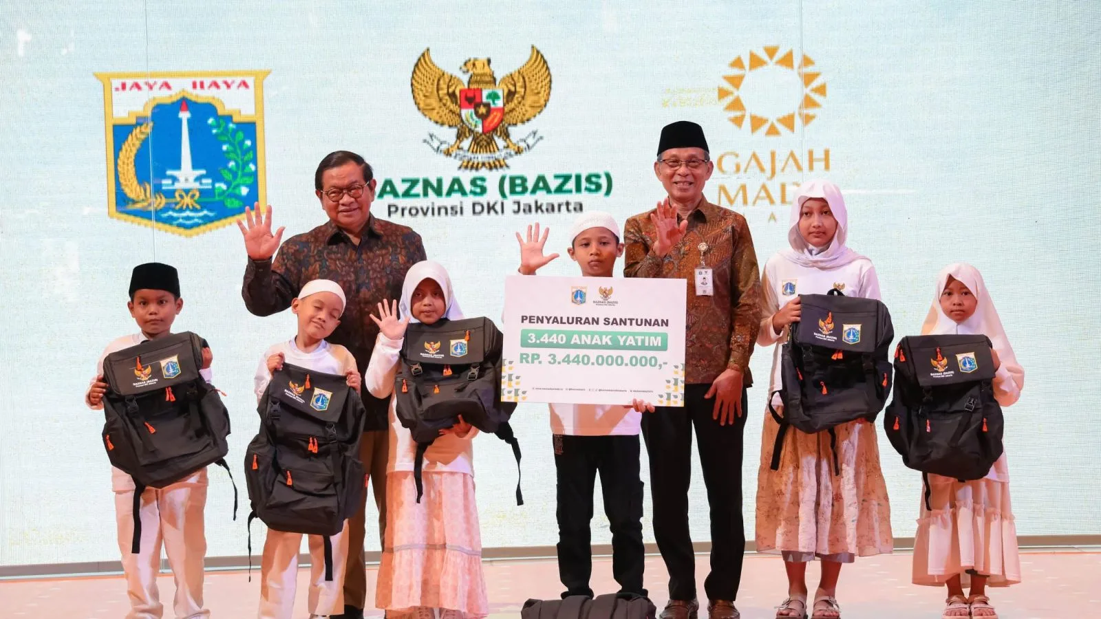 Pemprov DKI Jakarta bersama Baznas DKI menggelar Santunan Muharam dan Belanja Bersama bagi anak yatim. (Dok. Pemprov DKI)