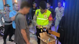 Polres Purbalingga sita ratusan botol miras dalam rangka Kegiatan Rutin Yang Ditingkatkan (KRYD). (Dok. Polres Purbalingga)