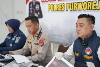 Satresnarkoba Polres Purworejo mengungkap jaringan peredaran obat keras ilegal dan mengamankan seorang pemuda beserta sejumlah barang bukti. (Dok. Polres Purworejo)