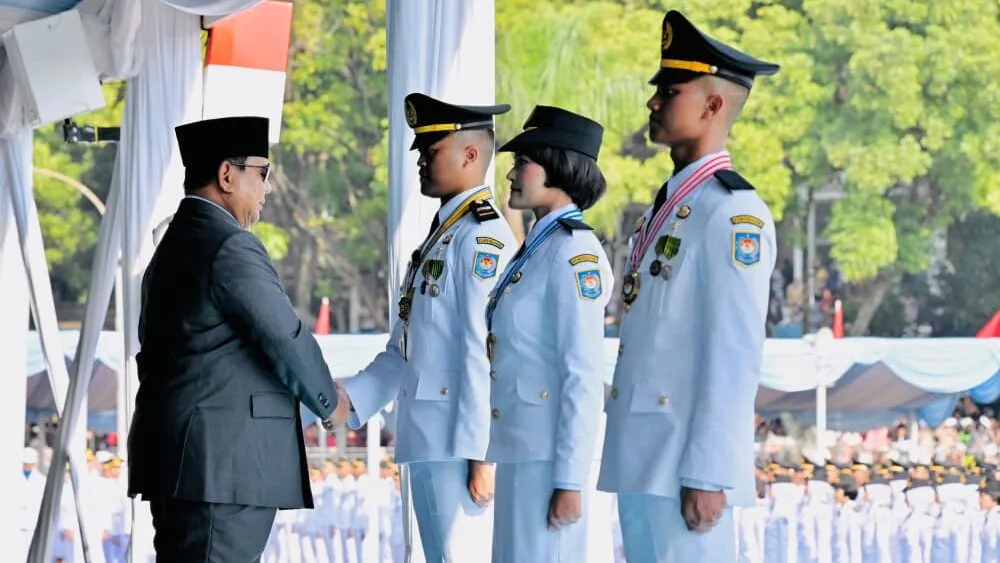 Presiden Prabowo Subianto memimpin Upacara Pelantikan Pamong Praja Muda (PPM) Angkatan XXXIII Institut Pemerintahan Dalam Negeri (IPDN) Tahun 2026. (Dok. Setpres)