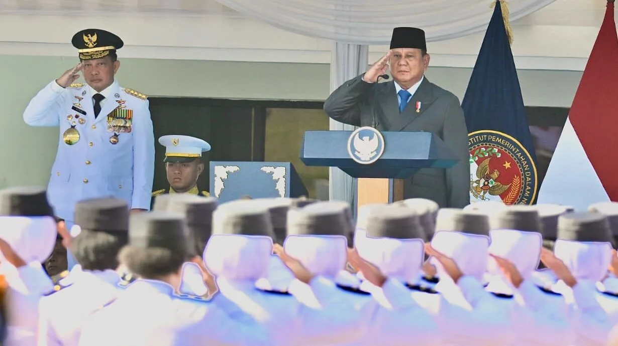 Presiden Prabowo Subianto memimpin Upacara Pelantikan Pamong Praja Muda (PPM) Angkatan XXXIII Institut Pemerintahan Dalam Negeri (IPDN) Tahun 2026. (Dok. Setpres)
