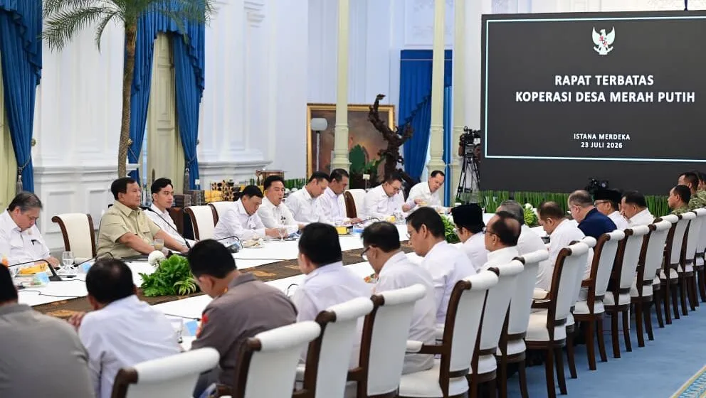 Presiden Prabowo Subianto memimpin rapat terbatas bersama sejumlah menteri Kabinet Merah Putih di Istana Kepresidenan Jakarta pada Kamis, 23 Juli 2026. (Dok. Setpres)