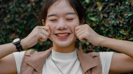 Ilustrasi smiling depression. (Foto: Pexels)