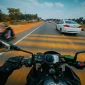 Ilustrasi mengendarai sepeda motor di jalan raya. (Foto: Pexels)