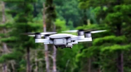 Ilustrasi drone sedang terbang. (Foto: Pexels)
