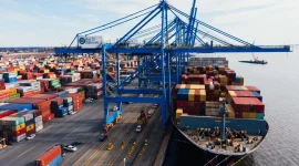 Ilustrasi tumpukan peti kemas di pelabuhan berisi barang siap ekspor. (Foto: Pexels) 
