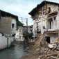 Ilustrasi bangunan rusak akibat gempa bumi. (Foto: Pexels)