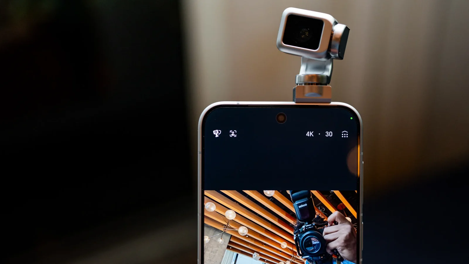 Honor Resmi Merilis Robot Phone Berfitur Kamera Gimbal. (Foto: Wired)