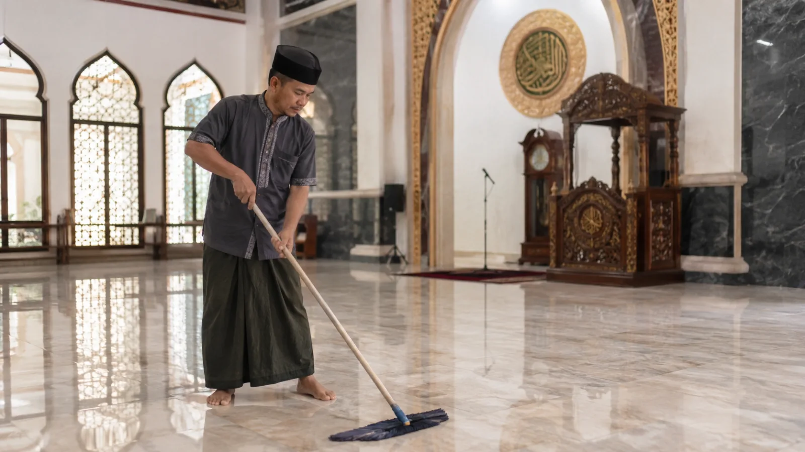 Seorang marbot sedang membersihkan masjid. (AI)