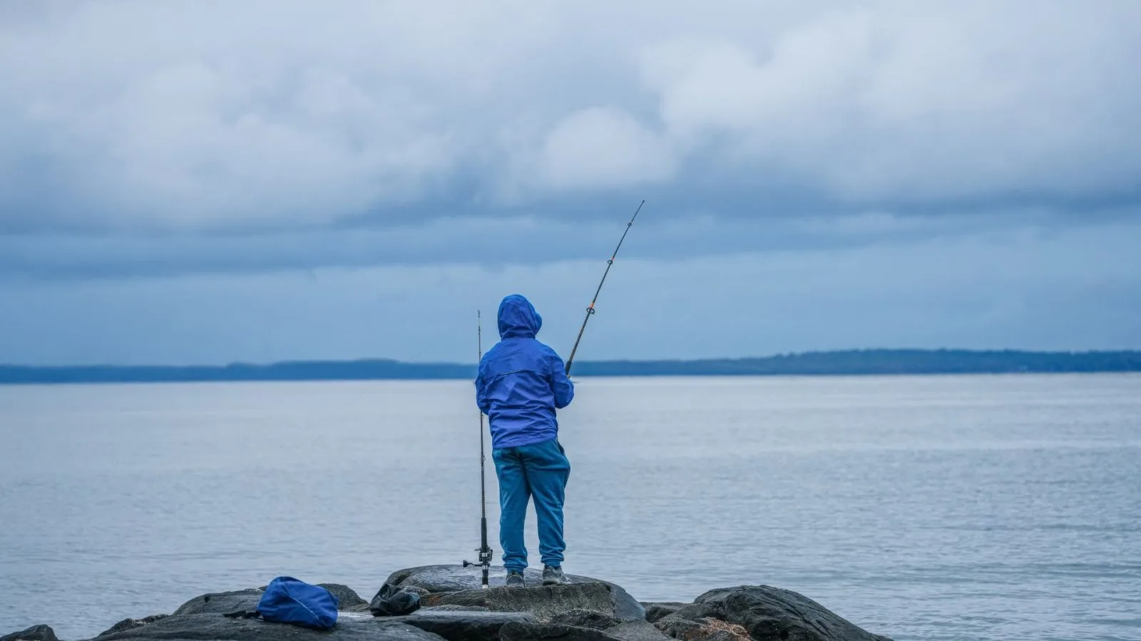 Ilustrasi memancing ikan di laut. (Foto: Pexels)