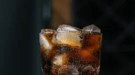 Ilustrasi minuman berkarbonasi tinggi. (Foto: Pexels)