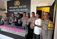 Polisi Amankan Ratusan Botol Cap Tikus Ilegal Asal Jailolo di Kota Ternate. (Dok. Polres Ternate)