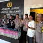 Polisi Amankan Ratusan Botol Cap Tikus Ilegal Asal Jailolo di Kota Ternate. (Dok. Polres Ternate)