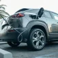 Mobil listrik sedang mengisi ulang baterai. (Foto: Pexels)