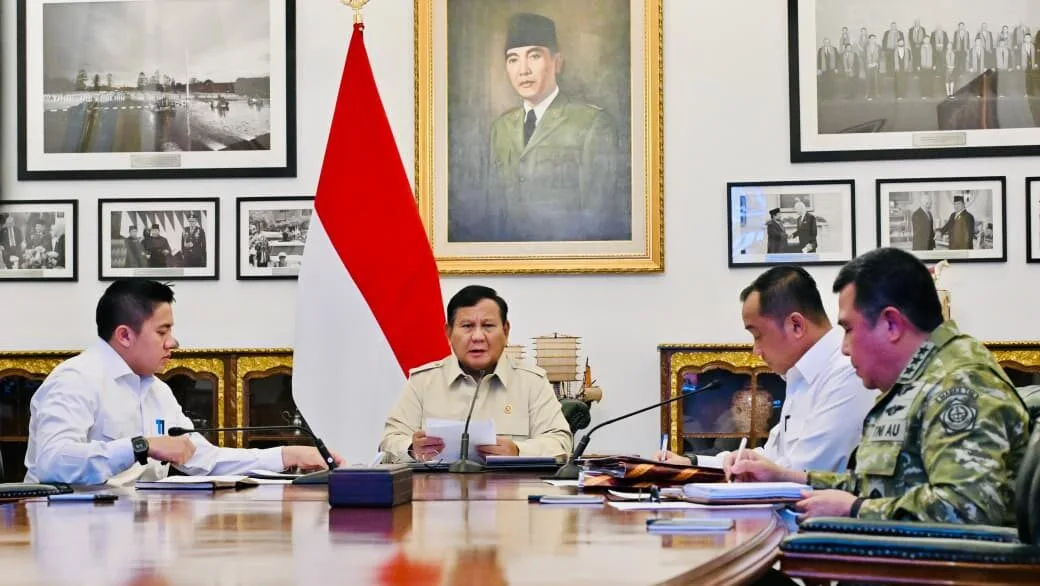 Presiden Prabowo Subianto pimpin rapat terbatas mengenai perkembangan penanganan bencana alam. (Dok. Setpres)